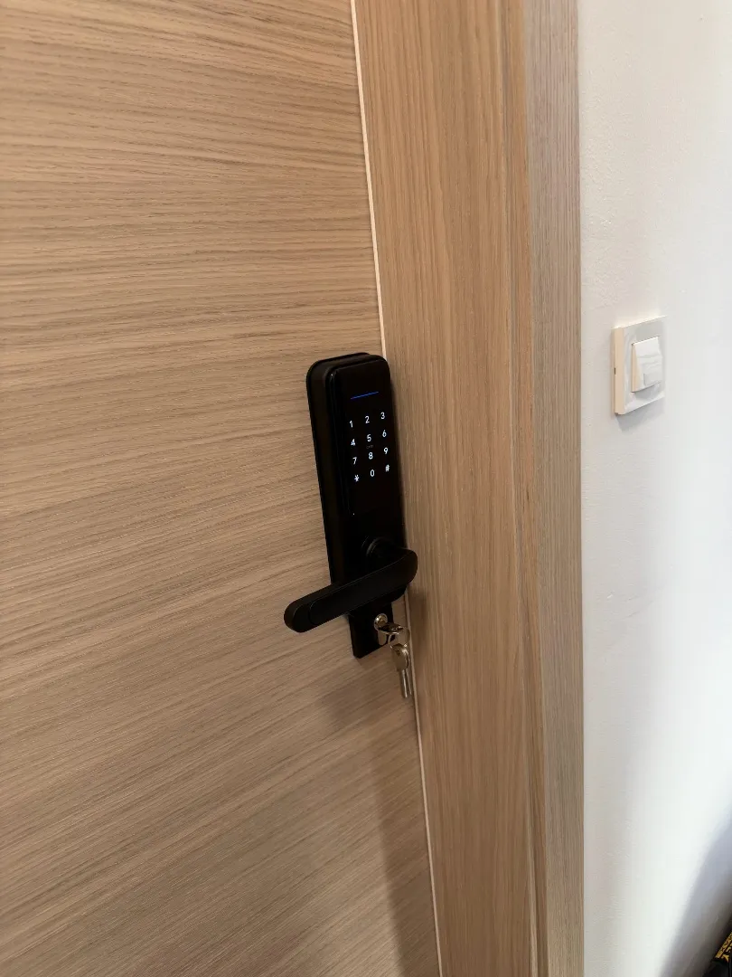 Elektronska ključavnica na vratih sobe